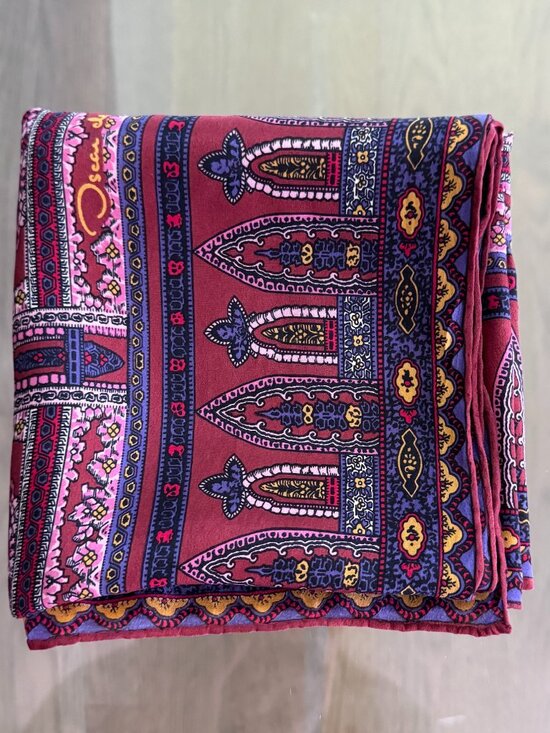 Oscar de la Renta Accessories - Oscar de la Renta Vintage Silk Scarf, Perfect Statement Piece, 30"x30"